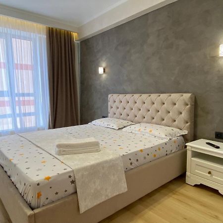 Apartament Lux Chisinau Bagian luar foto